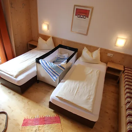 Gasthof Eschbacher Guest house Piesendorf